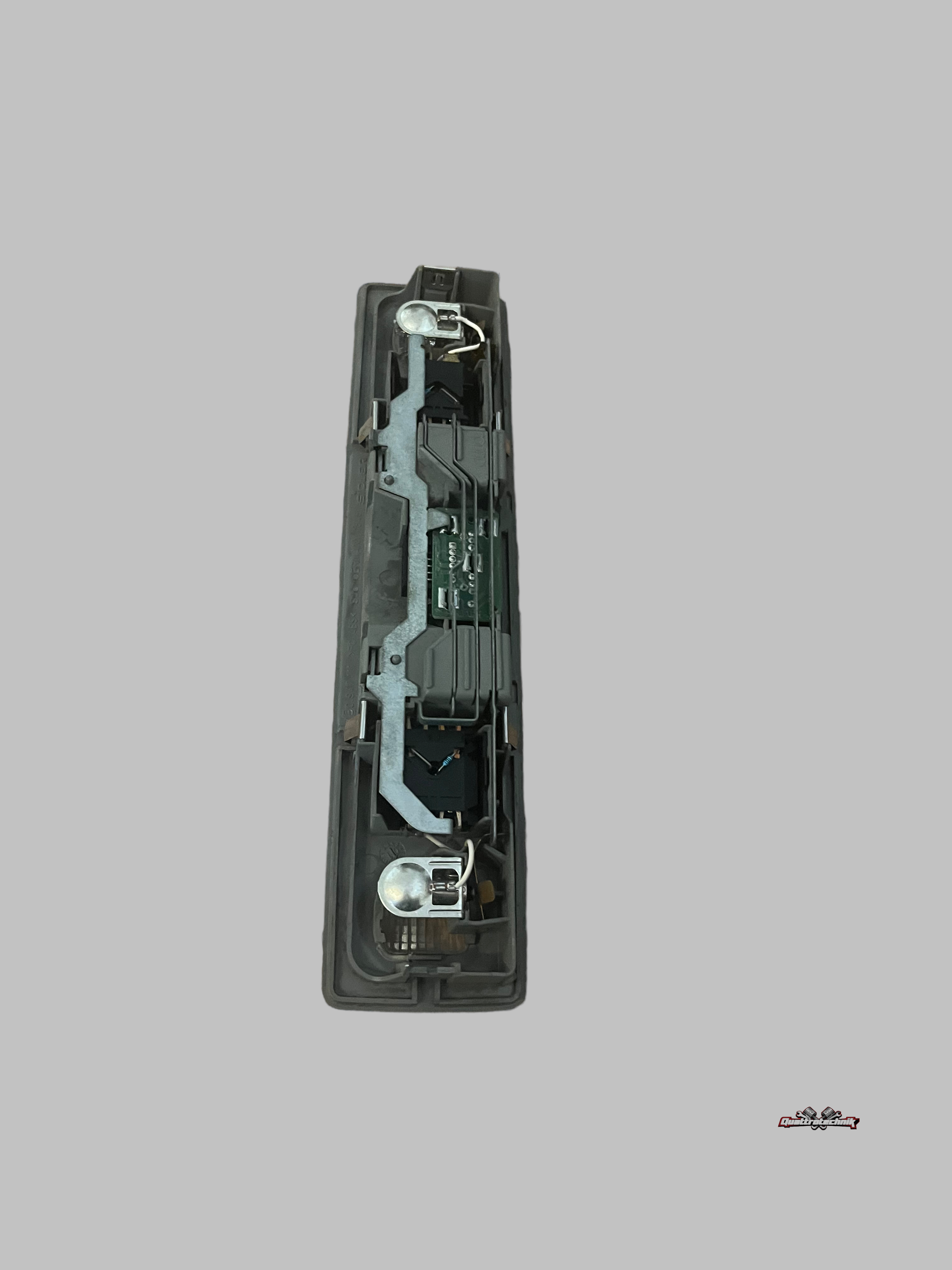 Audi A8 D2 A6 4B Innenraumleuchte 4B0947111 Innenleuchte hinten Hellgrau Platin