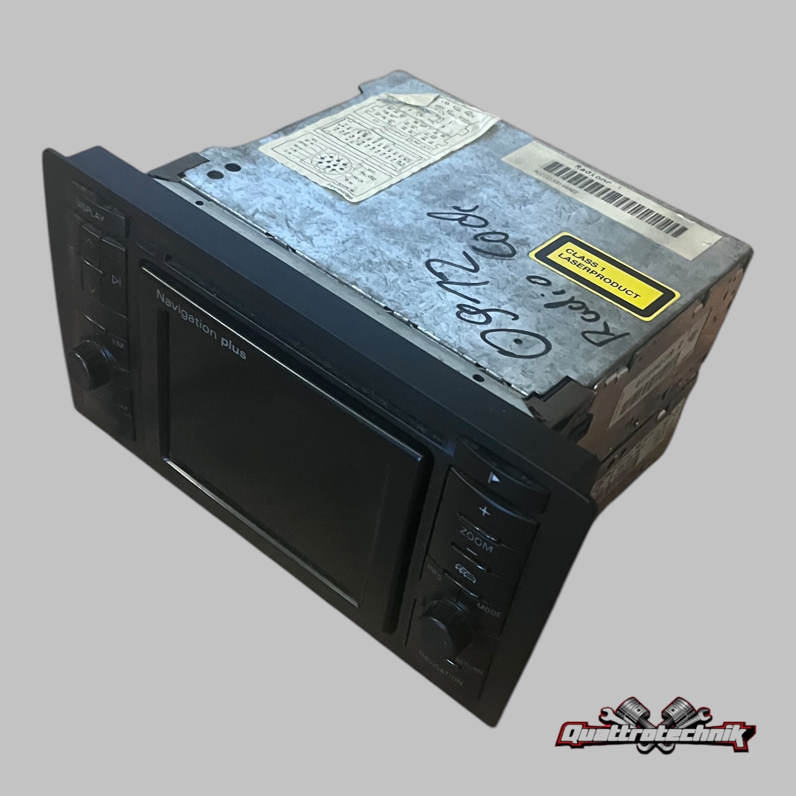 Audi A8 S8 W12 D2 Navigationssystem Radio Navi 4D0035192E ab 99 mit Code