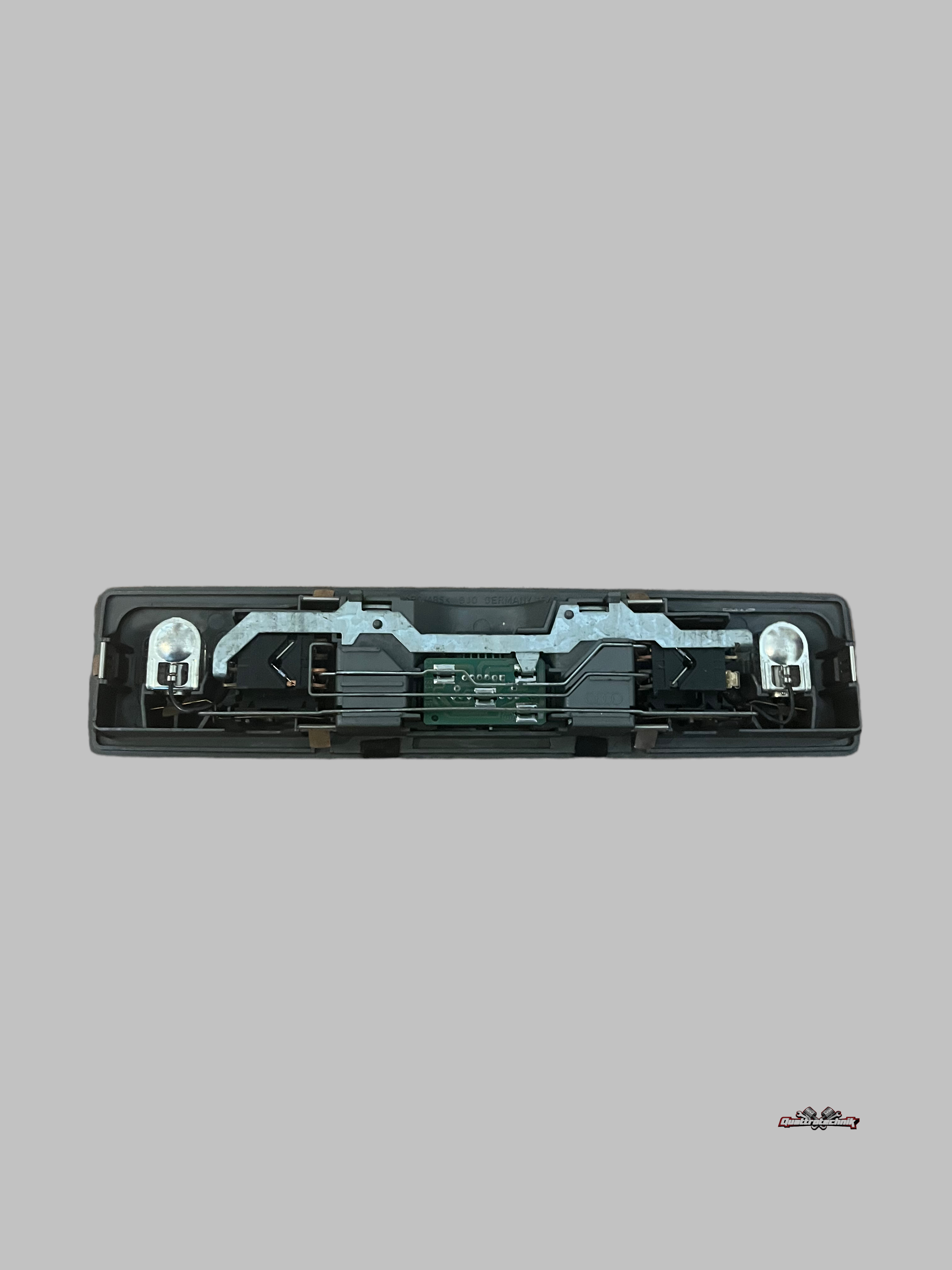 Audi A8 D2 A6 4B Innenraumleuchte 4B0947111 Innenleuchte hinten Schwarz Soul