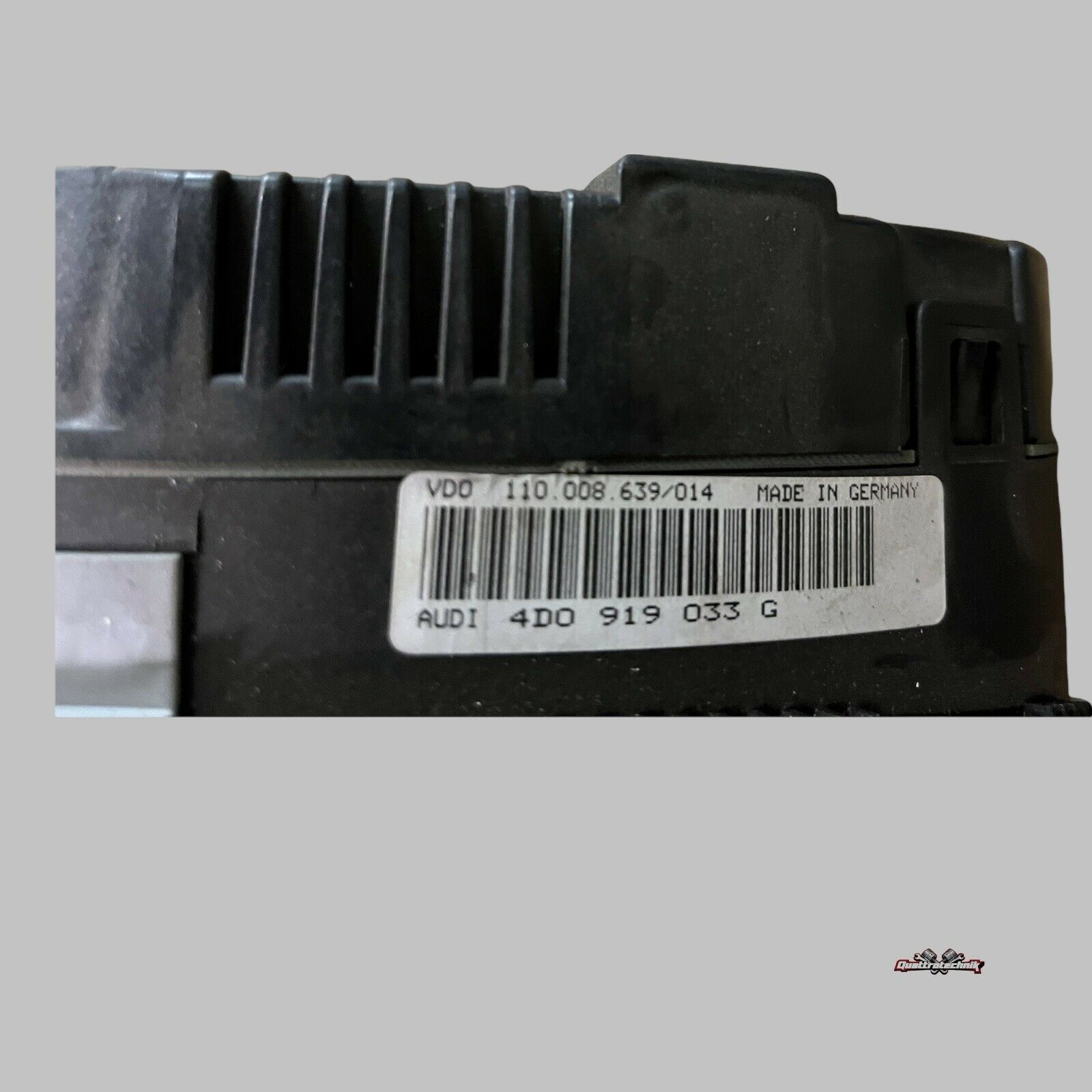 Audi A8 D2 VFl Tacho Kombiinstrument 4D0919033G Km werden individuell angepasst