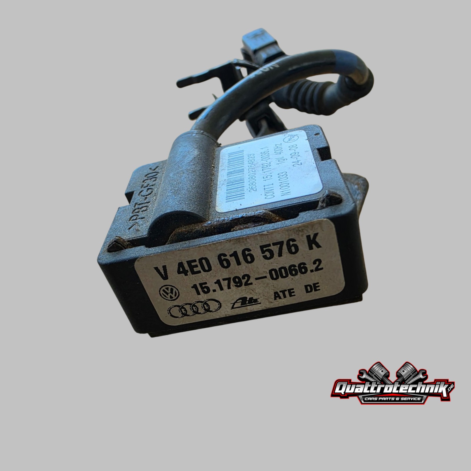 Audi A8 S8 D3 4E Beschleunigungssensor Luftfederung vorne rechts 4E0616576K