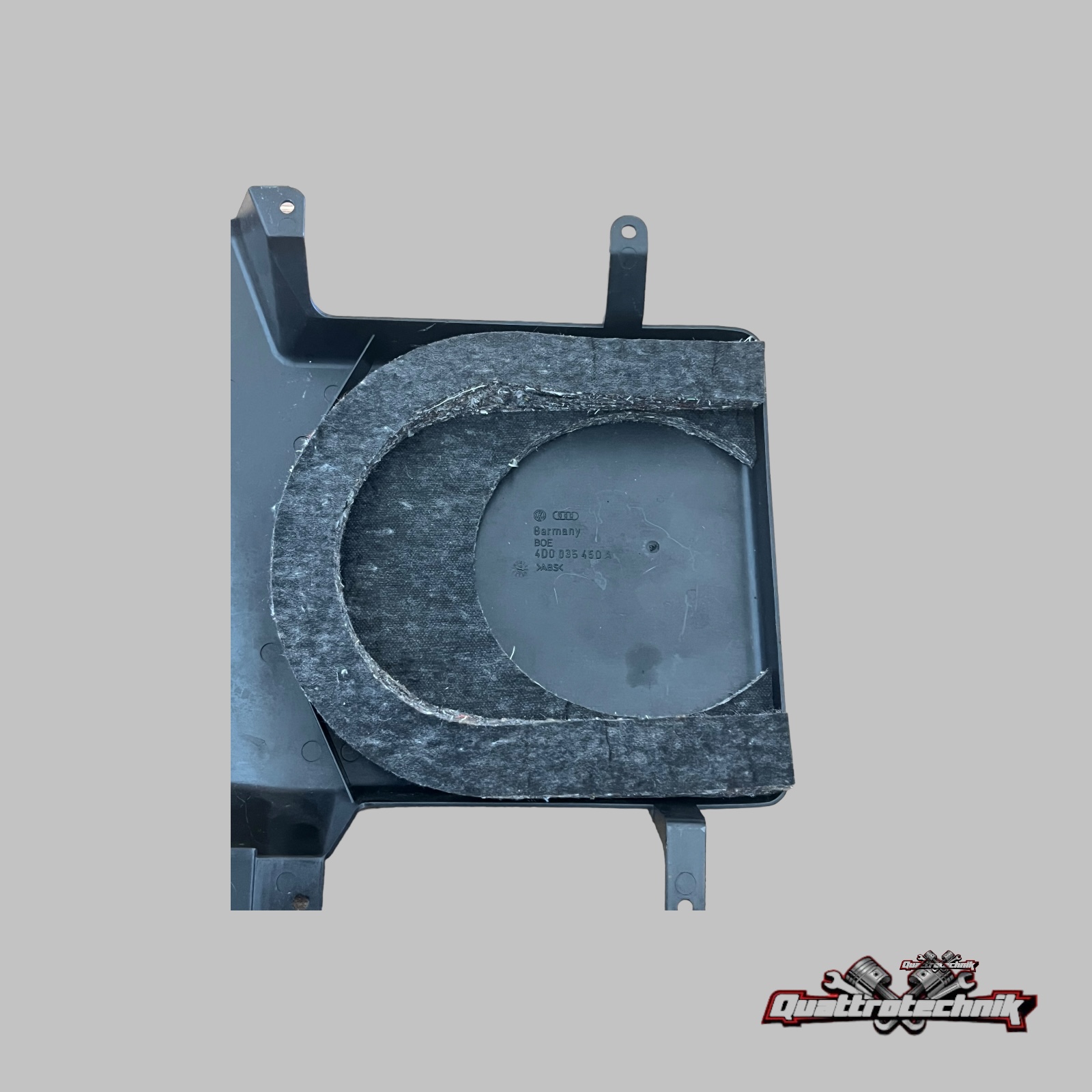 Audi A8 D2 4D Lautsprecherblende rechts hinten unten 01C satinschwarz 4D0035450A