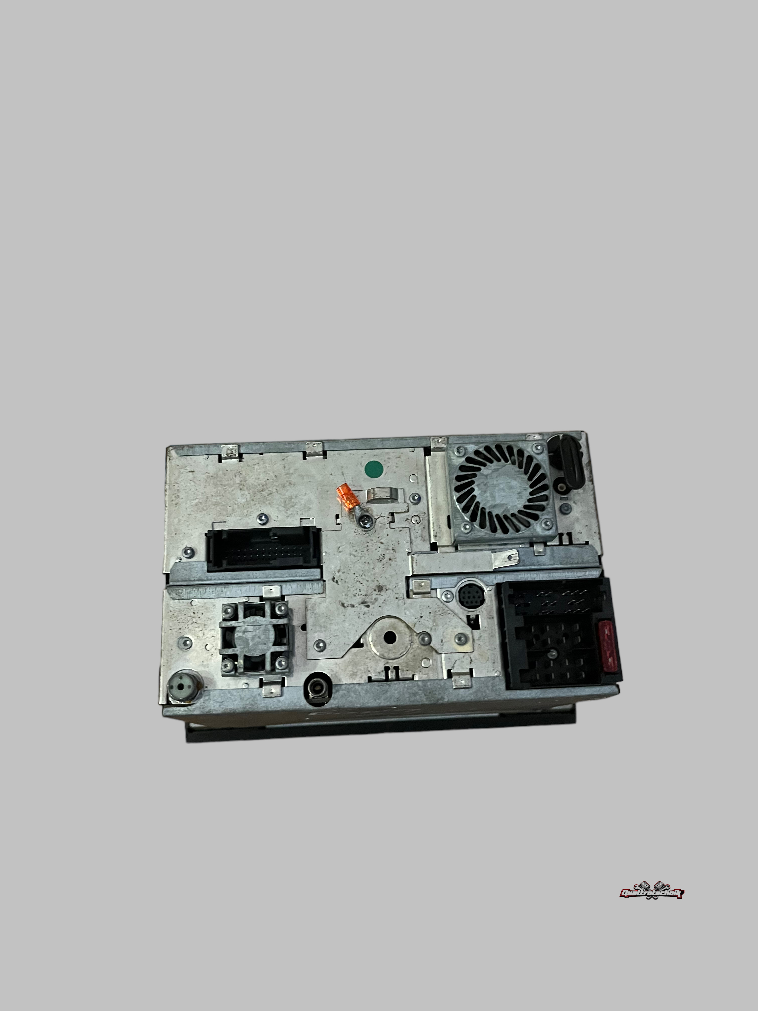 Audi A8 S8 W12 D2 Navigationssystem Radio Navi 4D0035192E ab 99 mit Code