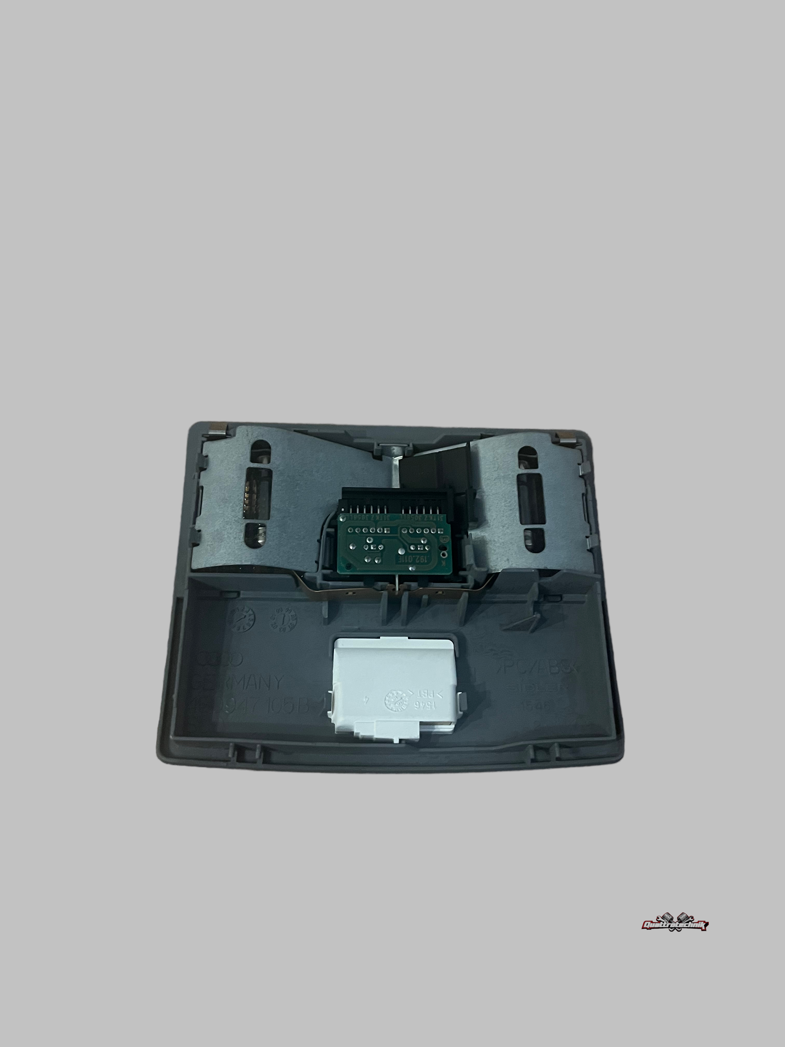 Audi A8 D2 A6 4B Innenraumleuchte Airbag 4B0947105B Innenleuchte Dunkelgrau Swing